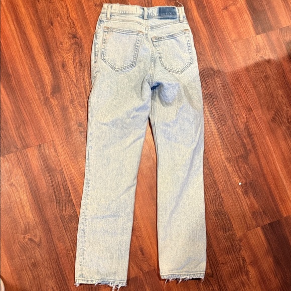 Abercrombie & Fitch Curve Love Ultra High Rise 90s Straight Jean - Light Wash - Picture 5 of 5